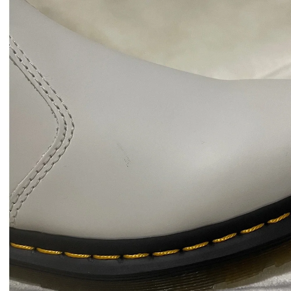 Dr. Martens 2976 YS White Leather Chelsea Boots Unisex Mens Size 8 Womens Size 9